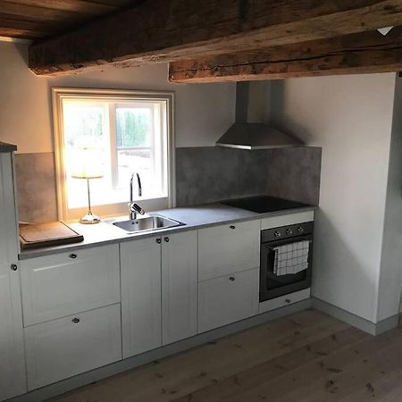 Nyrenoverad Stuga Naera Naturen Linköping Esterno foto