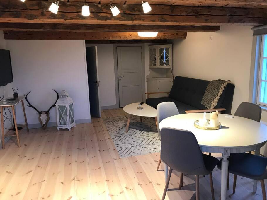 Nyrenoverad Stuga Naera Naturen Linköping Esterno foto